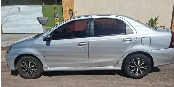 TOYOTA ETIOS 1.5 PLATINUM SEDAN 16V FLEX 4P AUTOMÁTICO